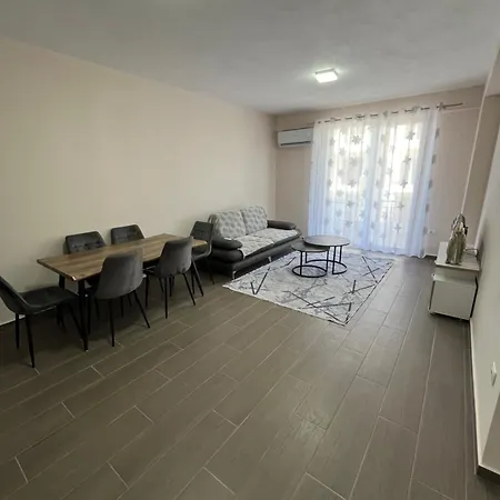 House Апартаменты *